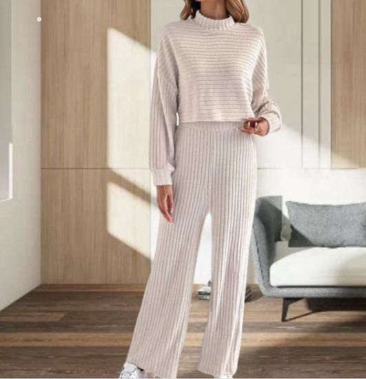 New Spring And Autumn Solid Color Knitted Fine Pit Strip Fashion Casual Suit Short Top