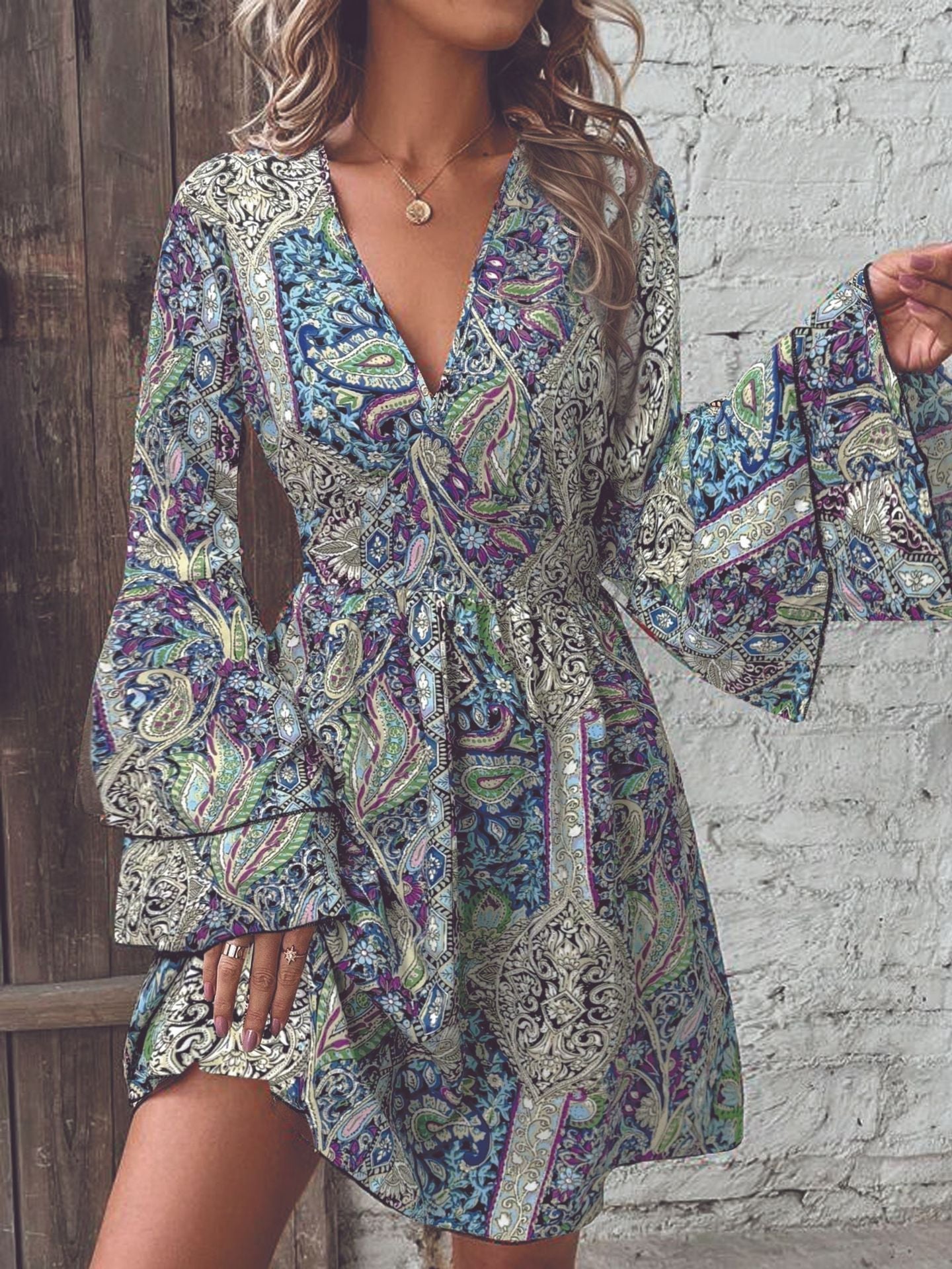 New Fashionable And Elegant Women'S Paisley Print V-Neck Flared Sleeve Dress