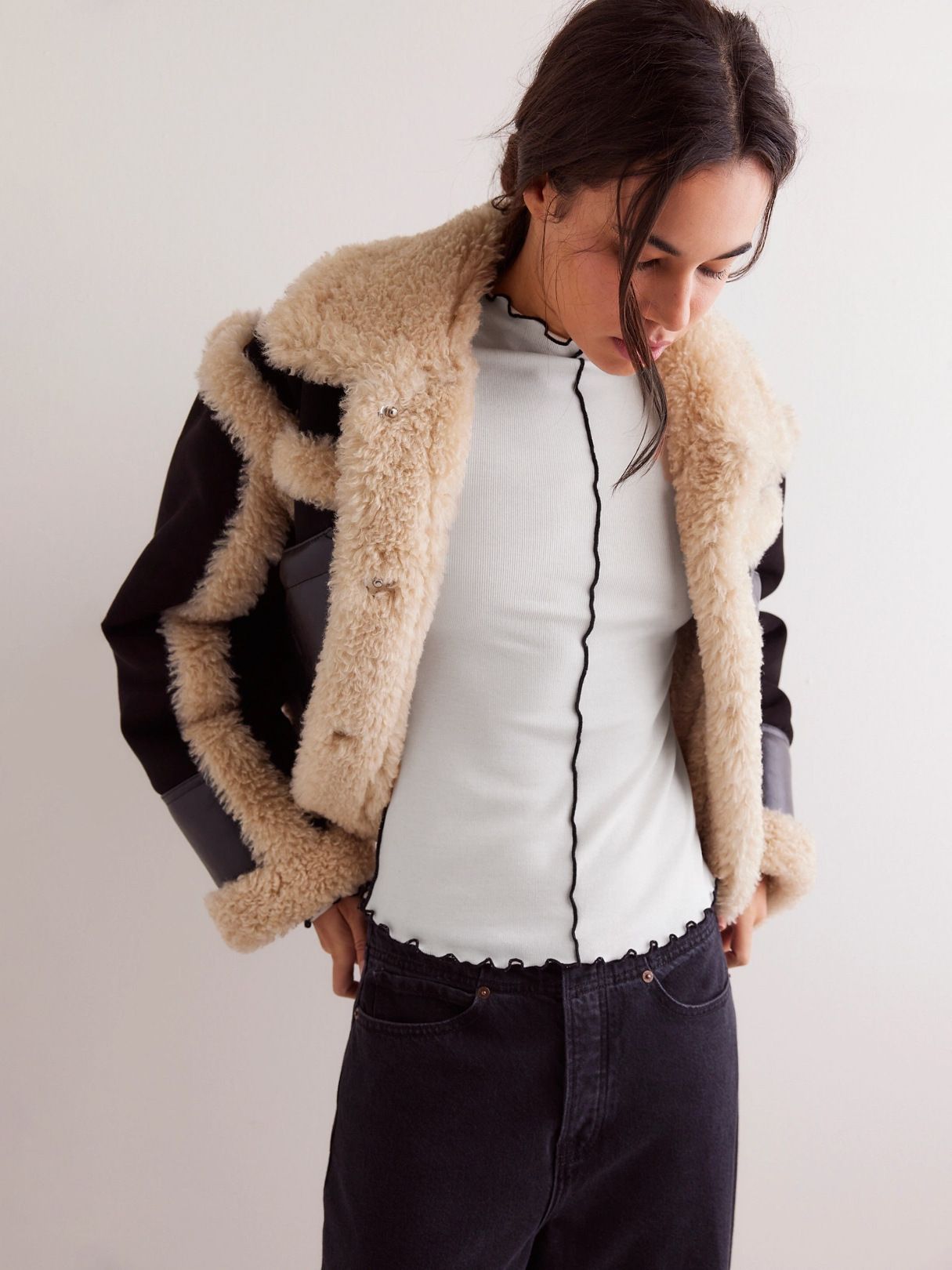 New Contrasting Rolled Edge Semi-Turtleneck Long-Sleeved T-Shirt